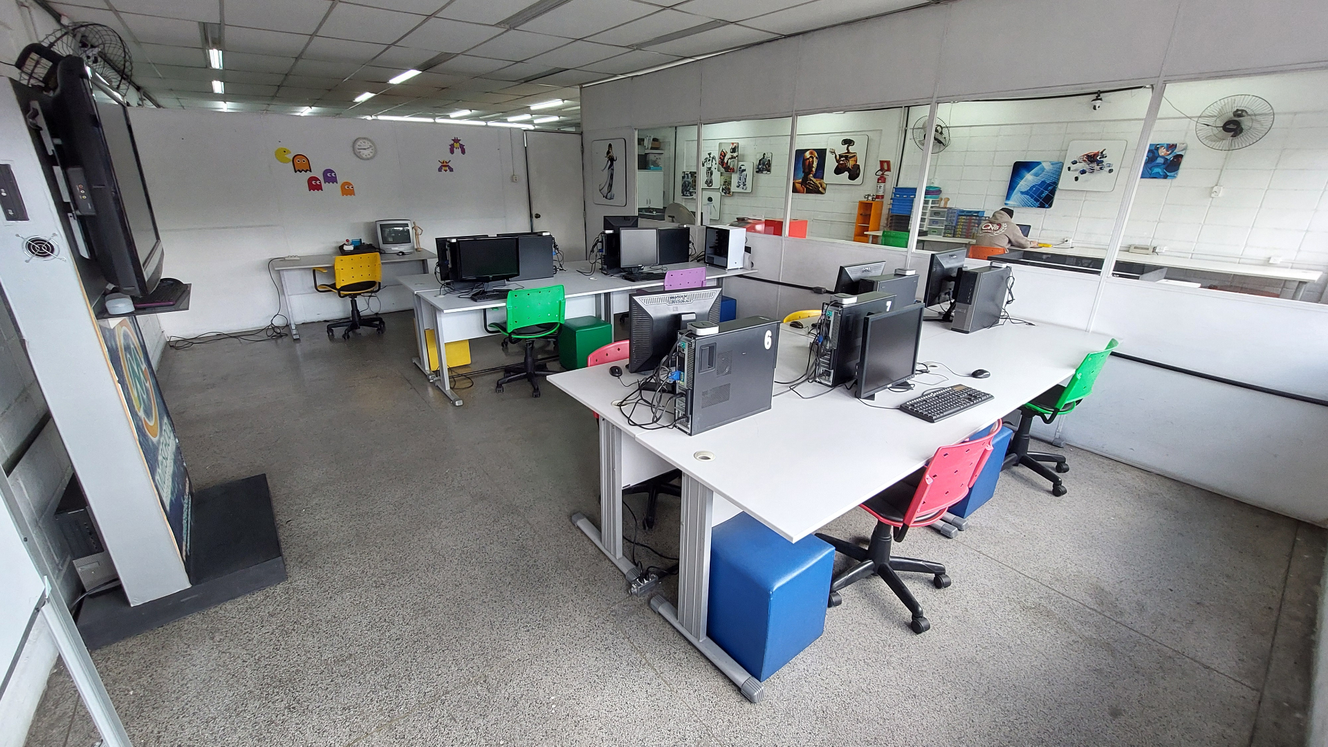 Espaço de robótica e prototipagem em Osasco
